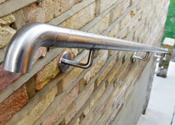 Porcellana Corrimano fissato al muro sicuro dell&amp;#39;acciaio inossidabile sicuro per costruzione della costruzione fornitore