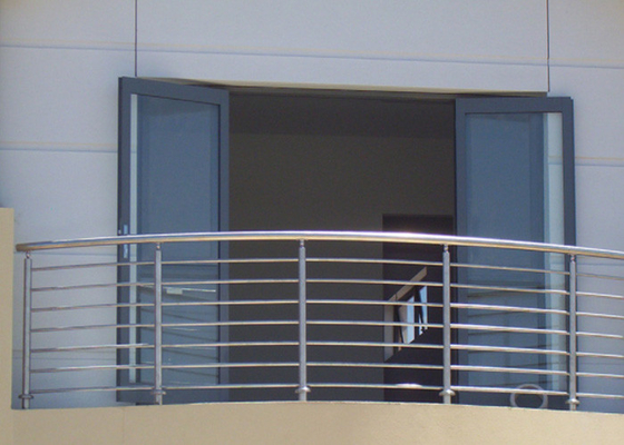 Porcellana Design di ringhiera in acciaio strutturale stabile per balcone Pratiche sporgenze decorative fornitore