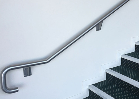 Porcellana Corrimano resistente dell&amp;#39;acciaio inossidabile della ruggine, corrimano fissato al muro per le varie apparenze delle scale fornitore